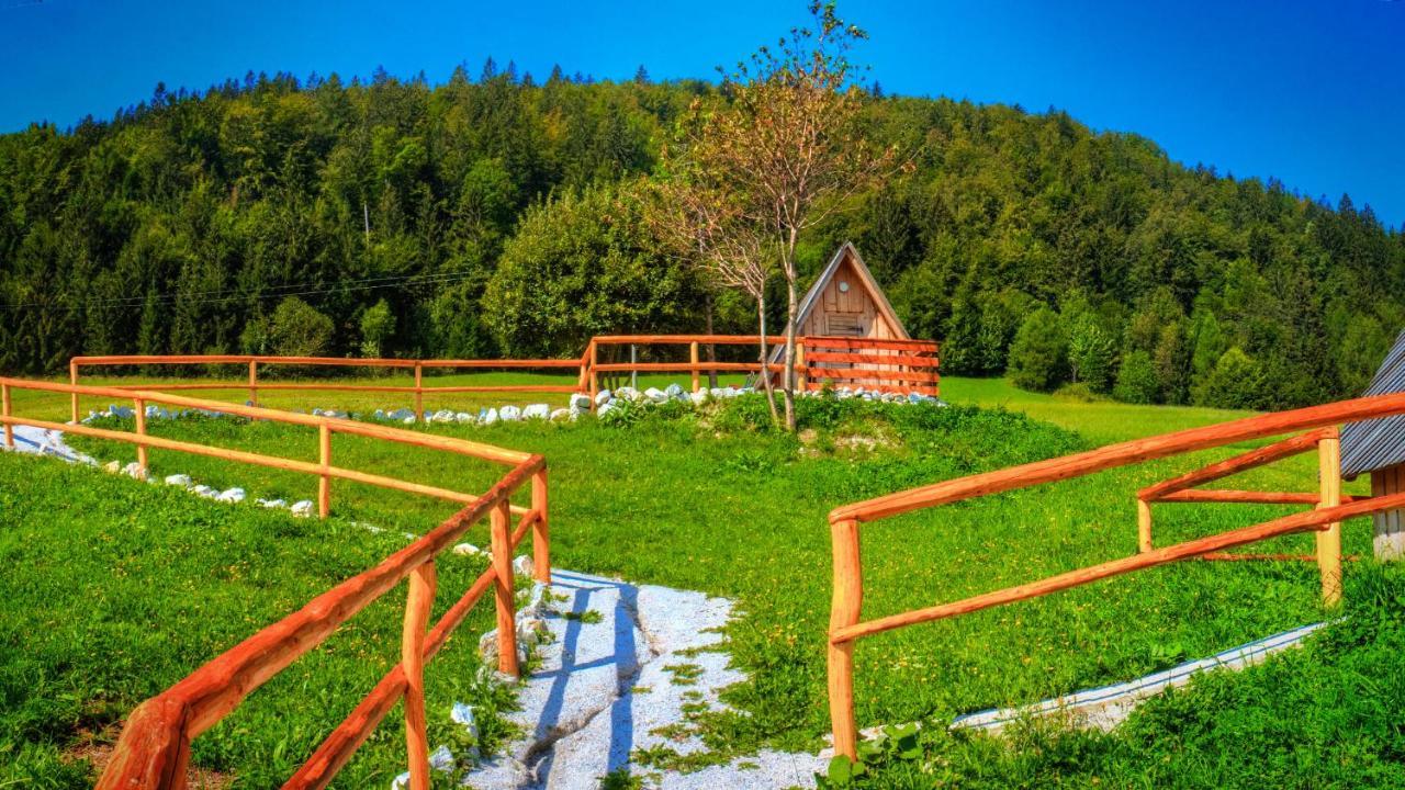ホテル Glamping Vrhovc ゴレンスカ地方 エクステリア 写真