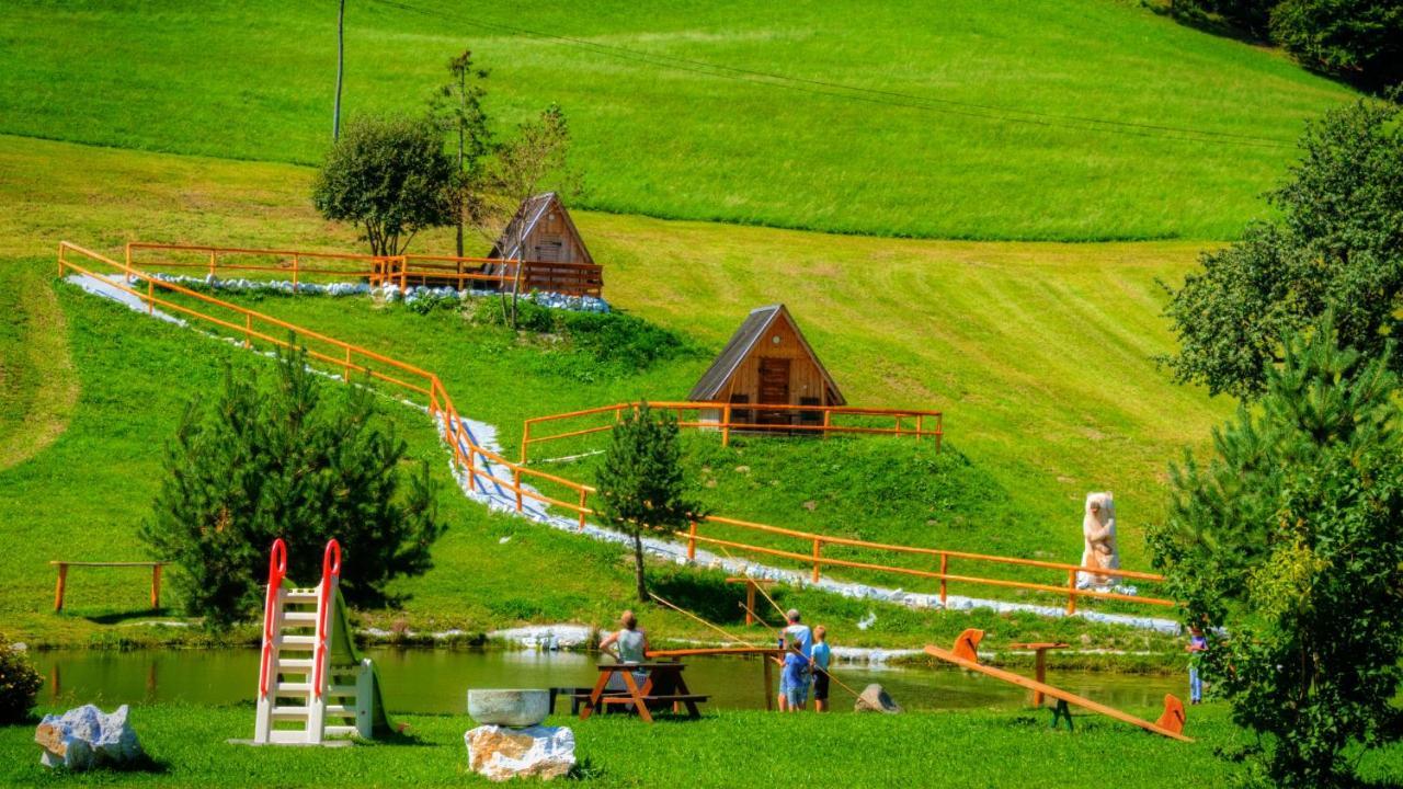 ホテル Glamping Vrhovc ゴレンスカ地方 エクステリア 写真