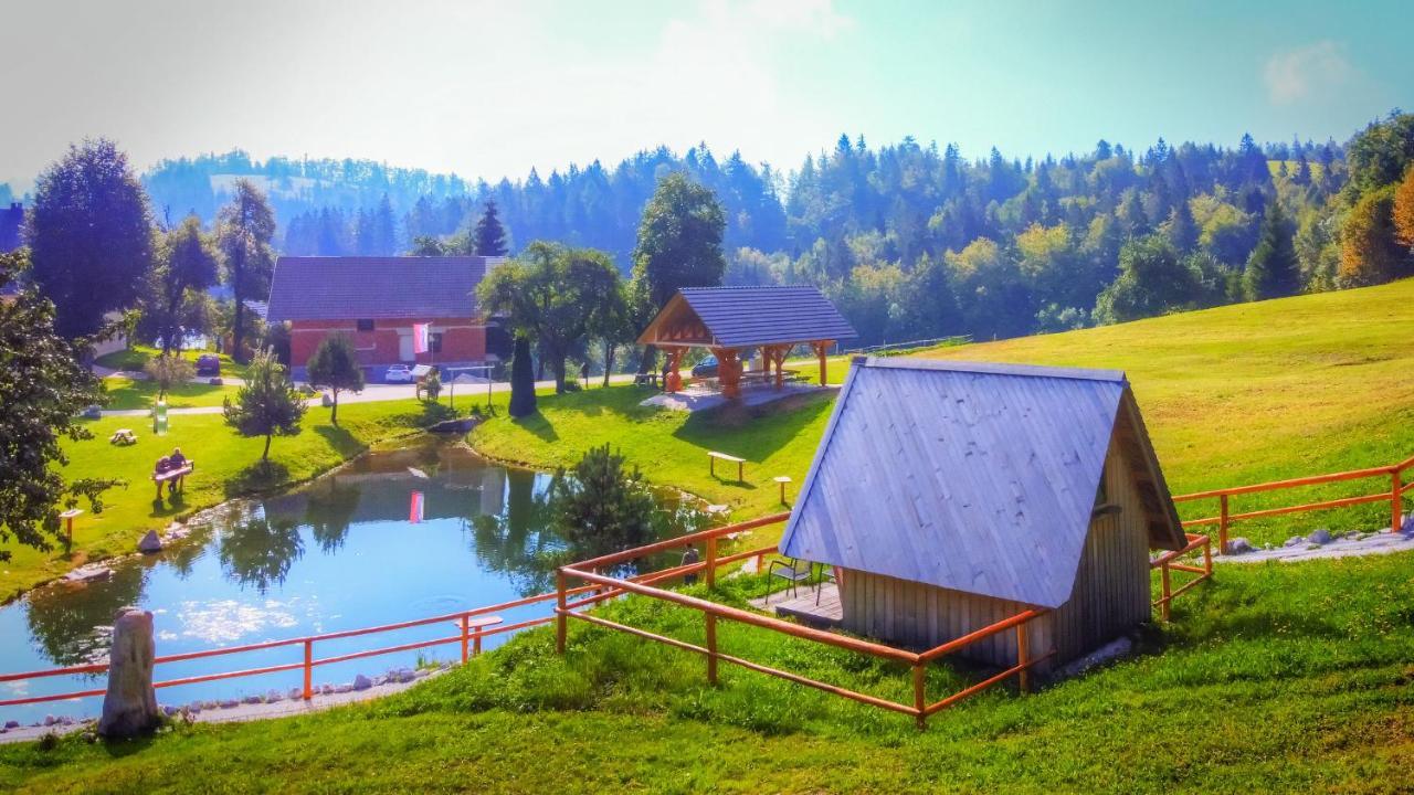 ホテル Glamping Vrhovc ゴレンスカ地方 エクステリア 写真