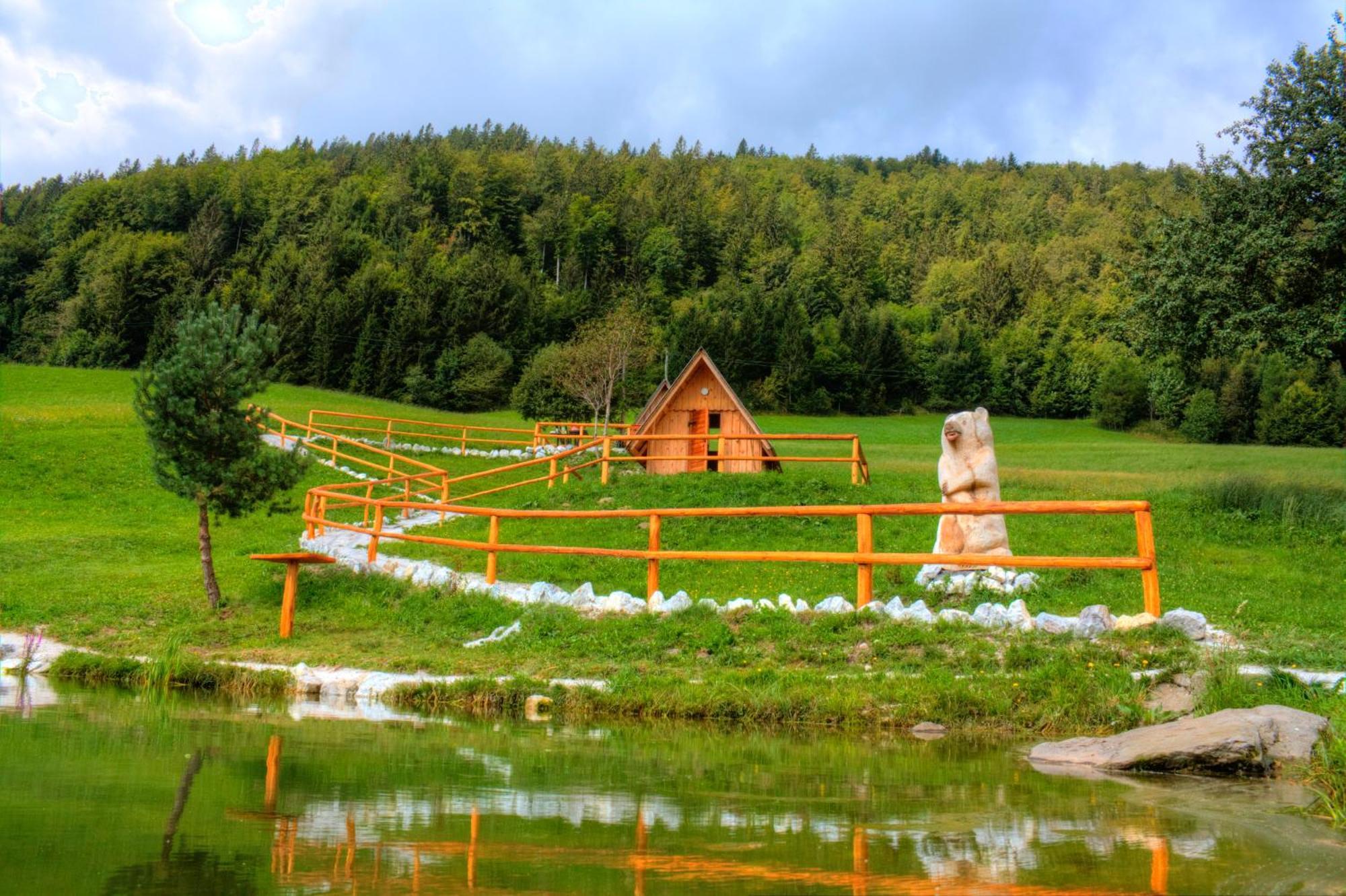 ホテル Glamping Vrhovc ゴレンスカ地方 エクステリア 写真
