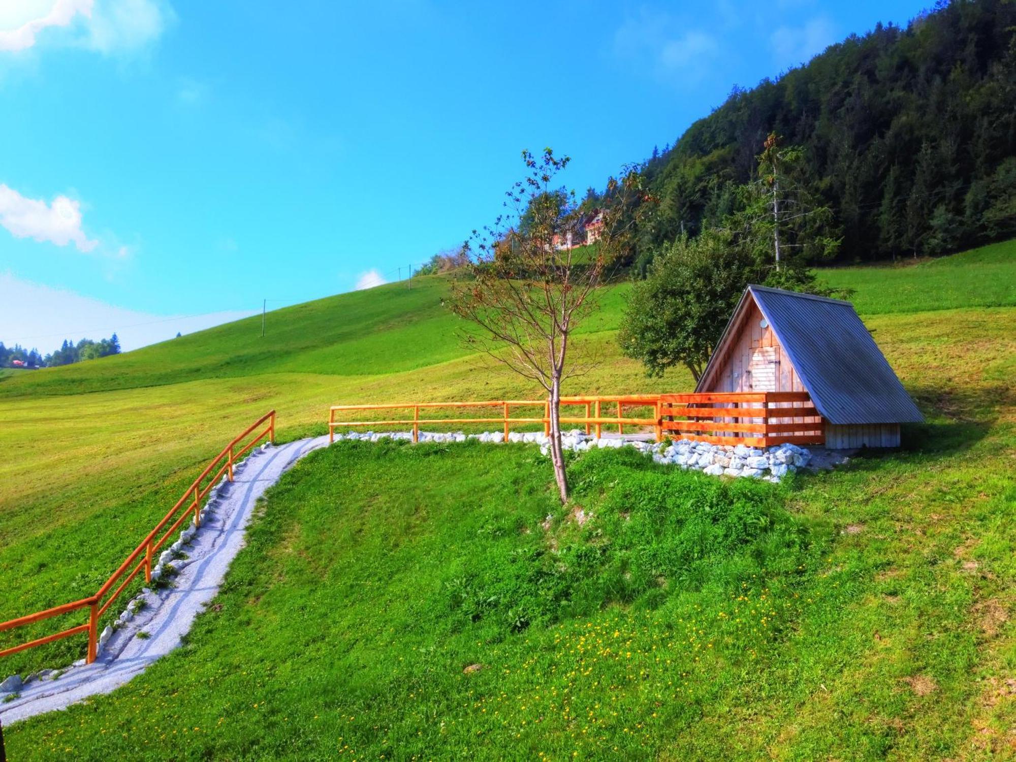 ホテル Glamping Vrhovc ゴレンスカ地方 エクステリア 写真